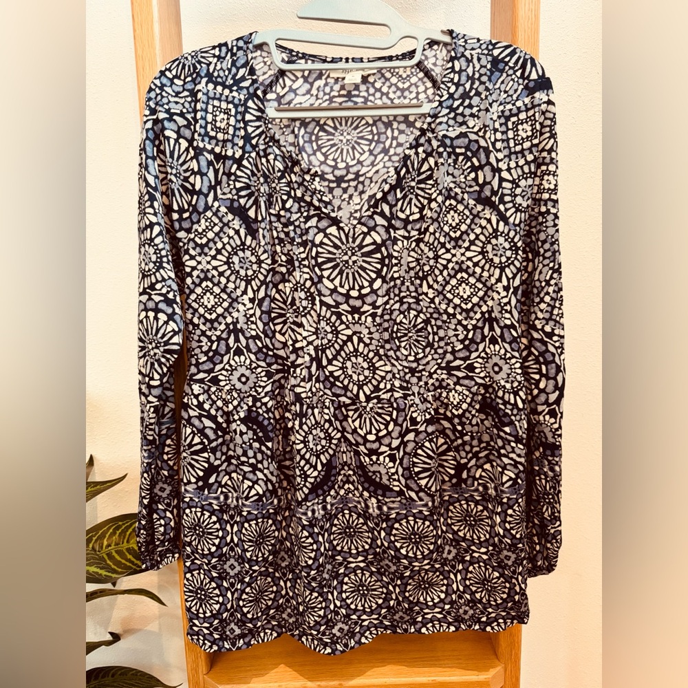 Style & Co Stretchy Navy and White Patterned Bohemian top with tie back & detail - Picture 1 of 7
